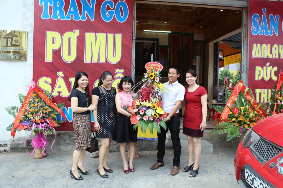 Công ty An Phú Lộc có bó hoa tươi chúc mừng đại lý Bắc Sàn gỗ kinh doanh gặp nhiều thuận lợi
