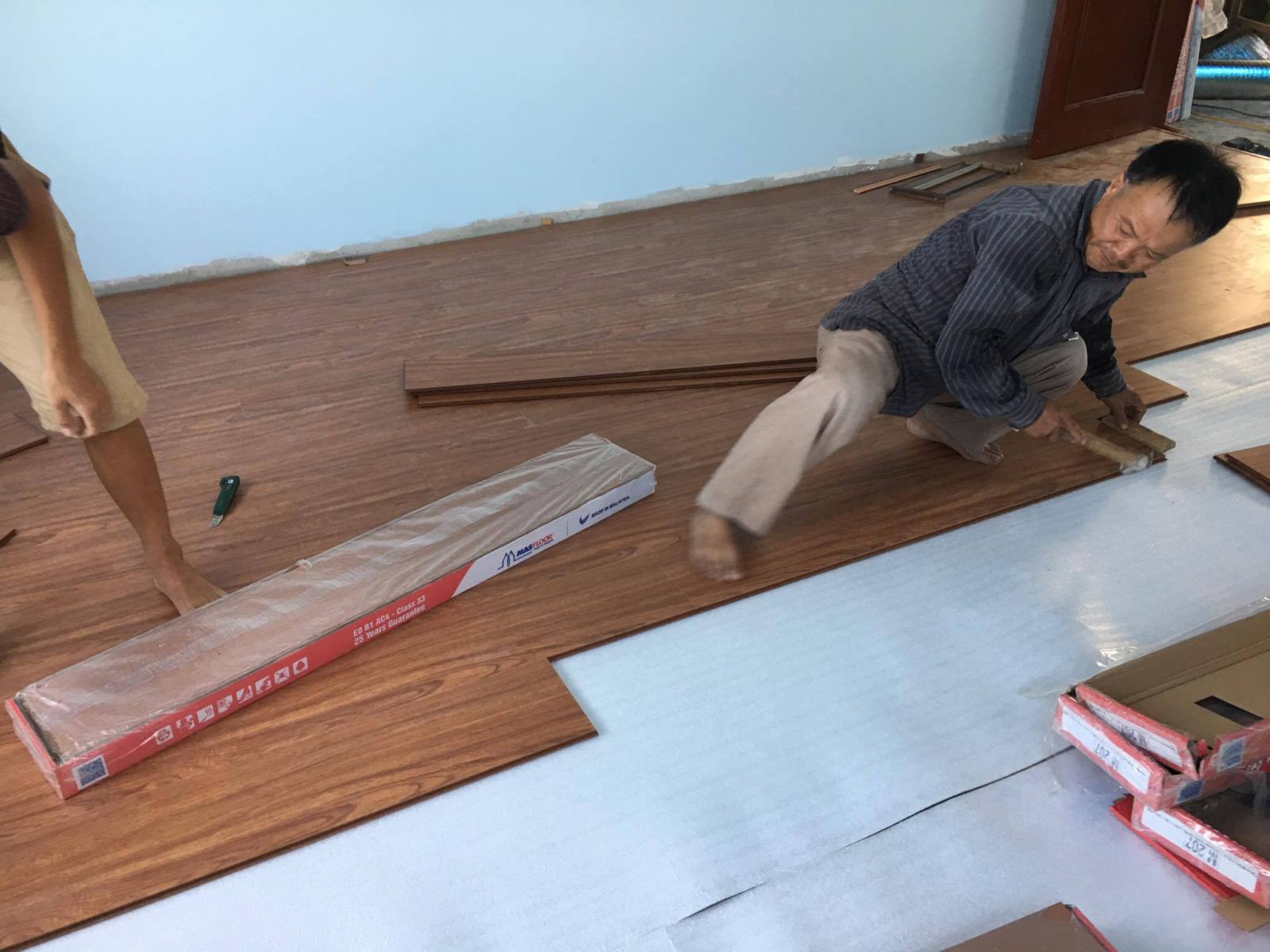 Chuẩn bị cốt nền trước khi lắp đặt sàn gỗ giúp cho quá trình sử dụng sau này được ổn định hơn
