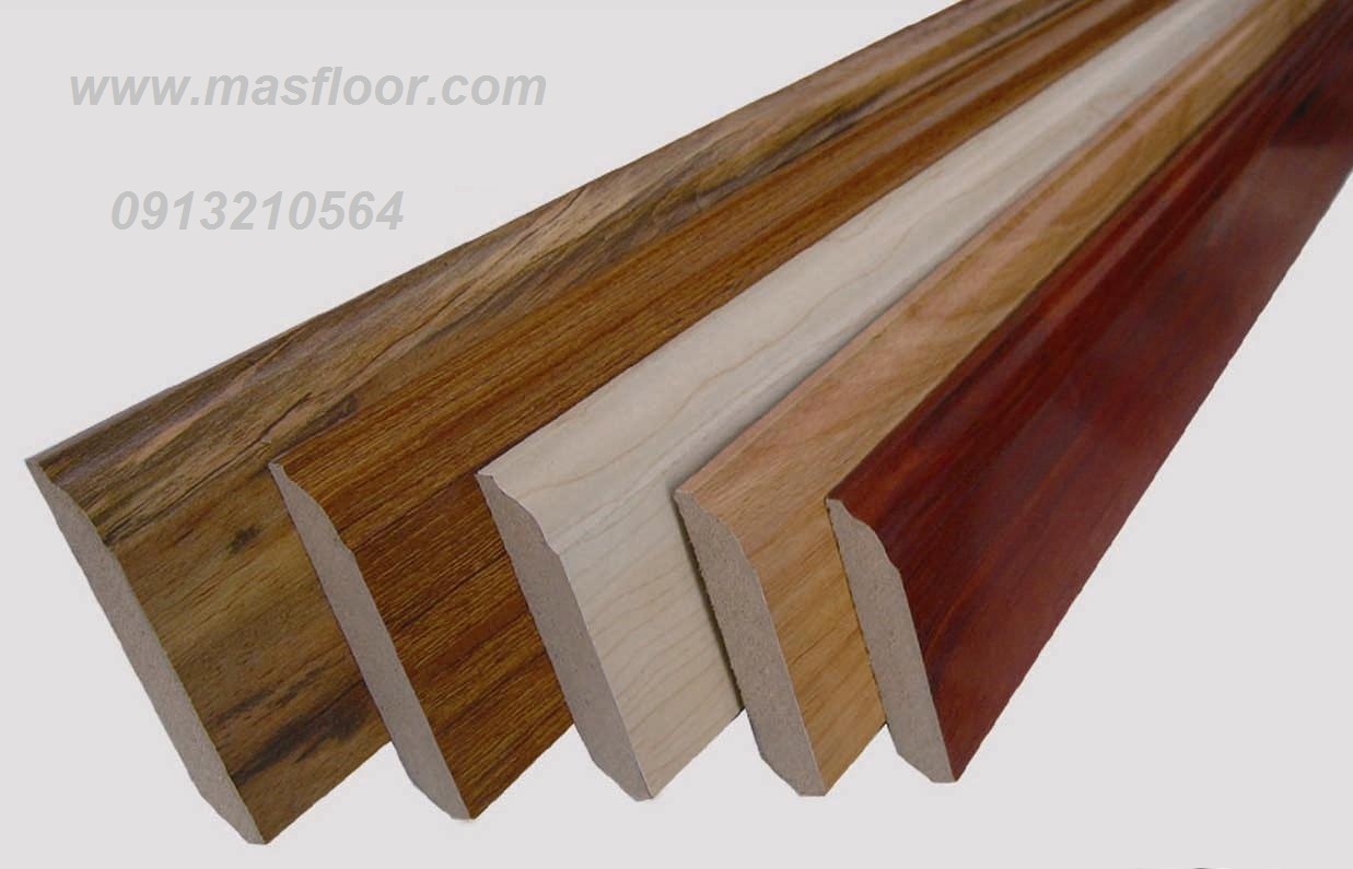 Phào chân tường là phụ kiện rất cần thiết cho việc lắp đặt sàn gỗ công nghiệp