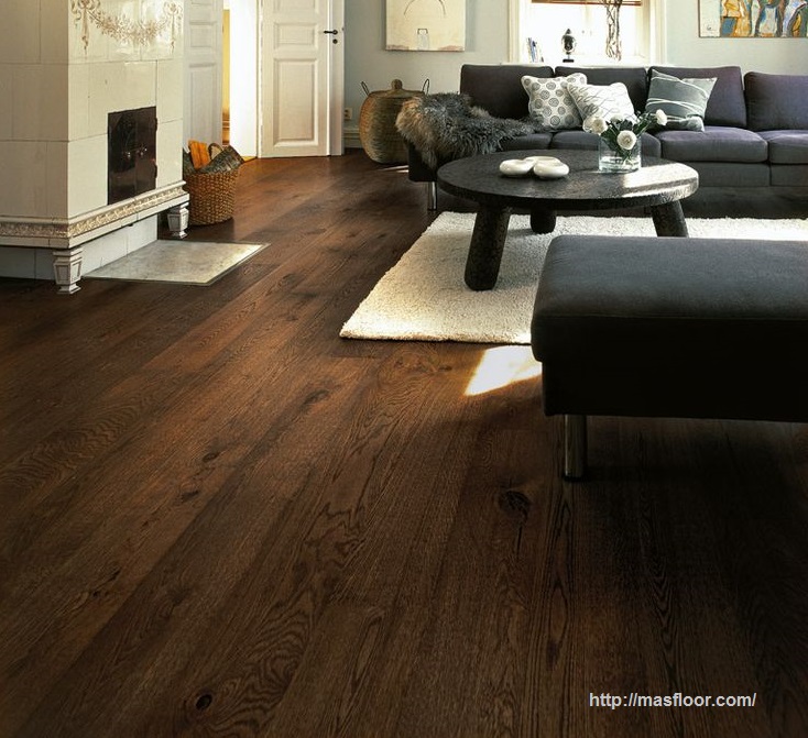 Lắp đặt sàn gỗ màu tối giúp tạo vẻ đẹp sang trọng cho không gian phòng