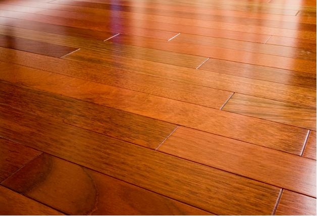 Sàn gỗ công nghiệp cạnh thẳng và có rãnh dùng loại nào?