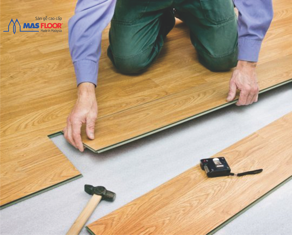 Bước chuẩn bị cốt nền bằng phẳng có ý nghĩa quan trọng đến sự ổn định của sàn gỗ sau này