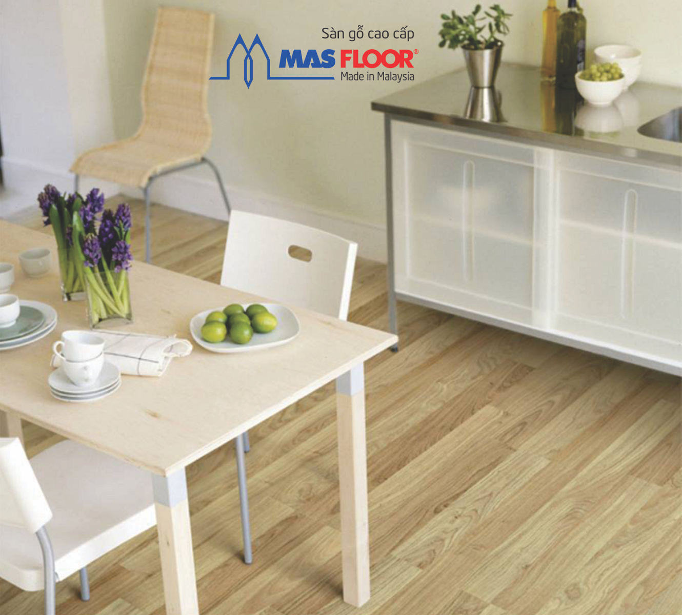 Lựa chọn sàn gỗ màu sáng giúp không gian được cải thiện khi nhìn bằng nhãn quan